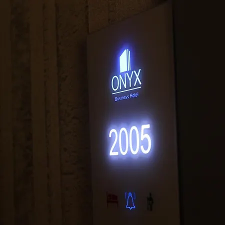 Onyx Business 3*